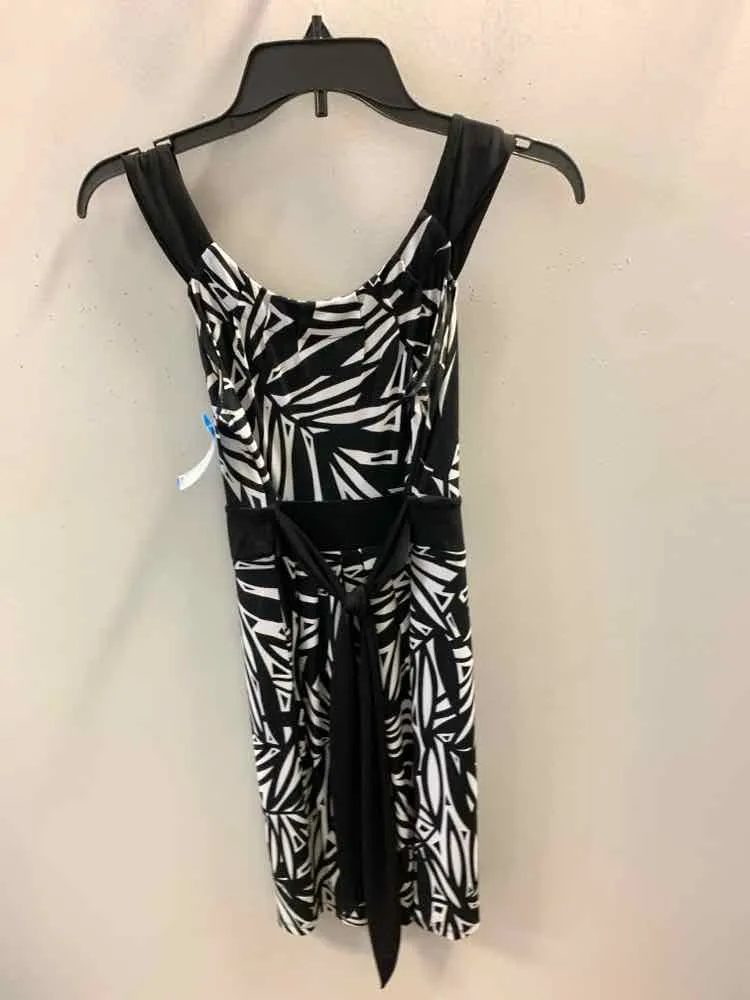 AB STUDIO Dresses and Skirts Size M BLK/WHT SLEEVELESS Dress