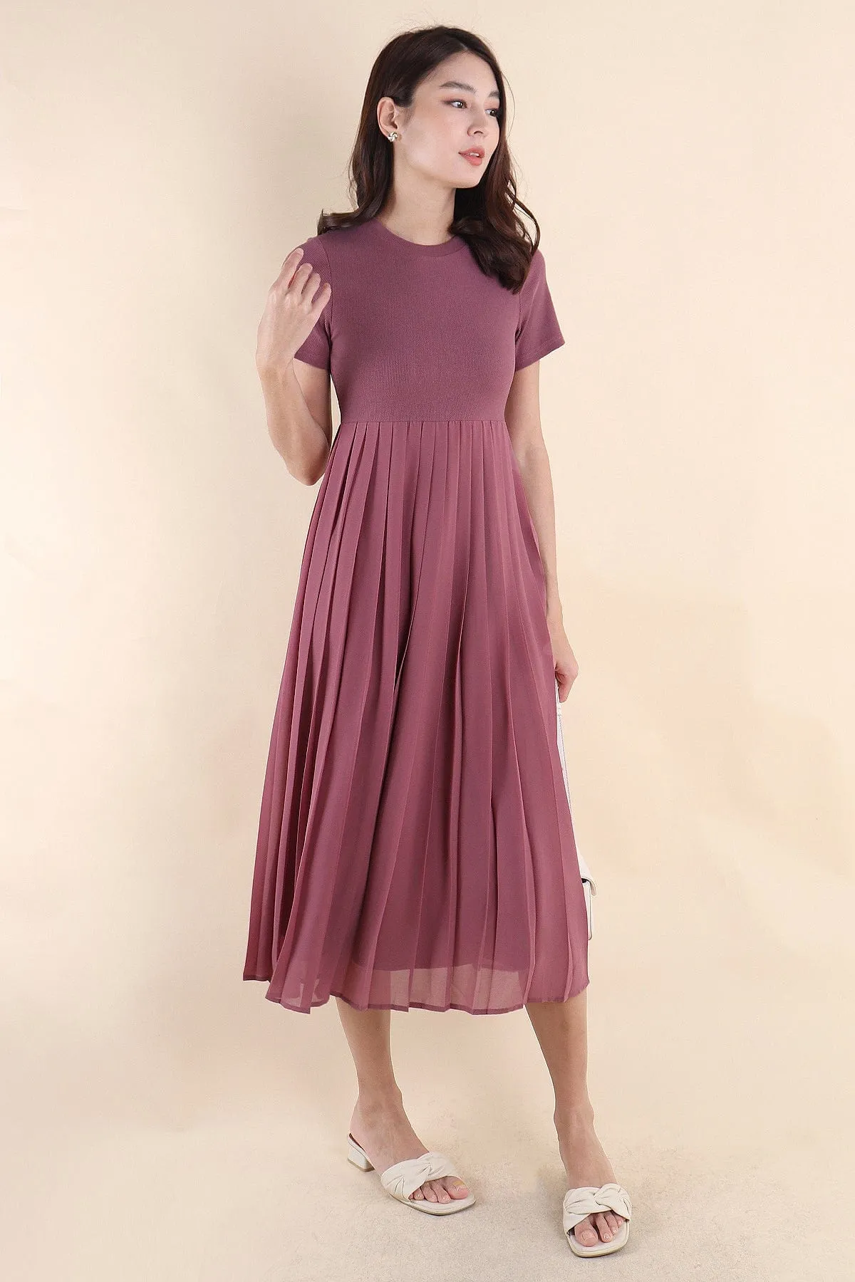 ADISON PLEATS MIDAXI DRESS IN ROSE MAUVE