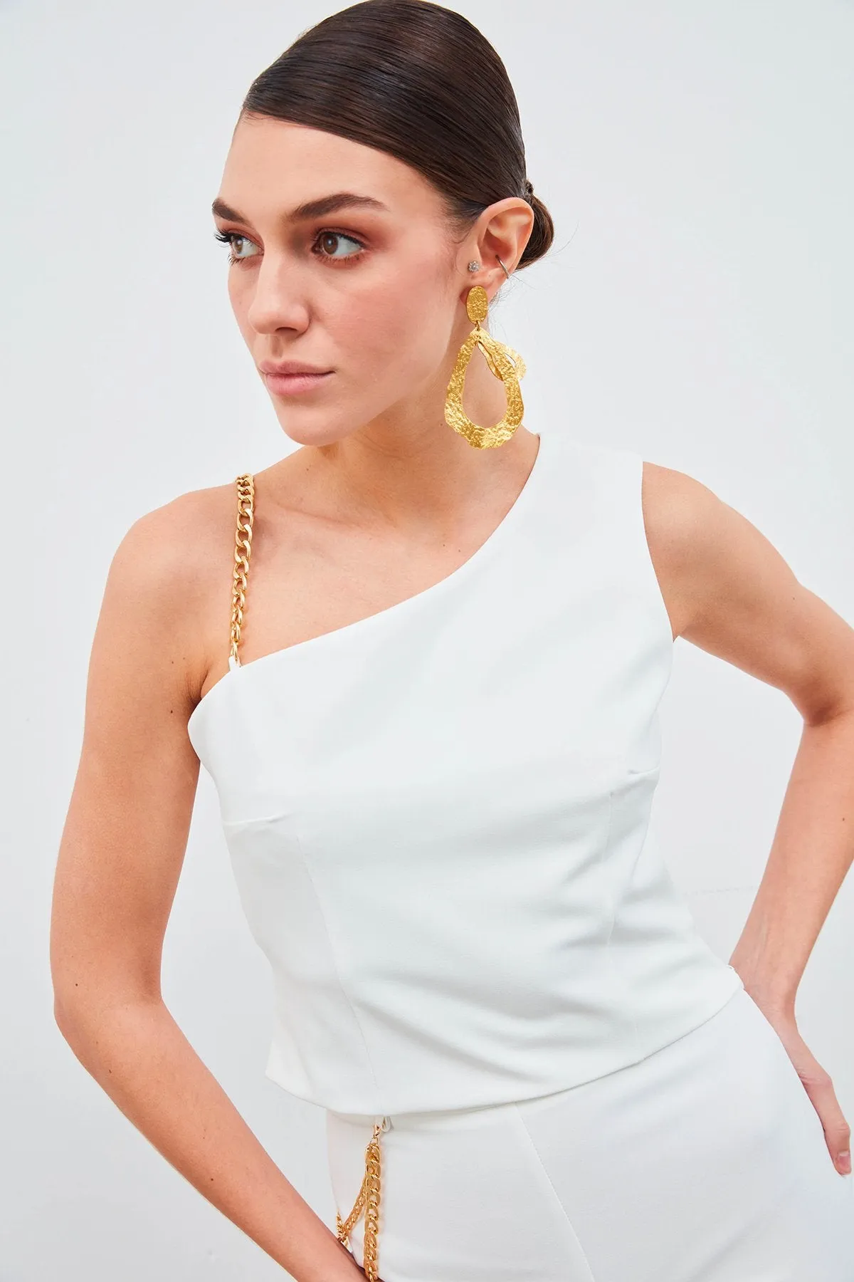 Chain Strap Detailed Crop Blouse - White