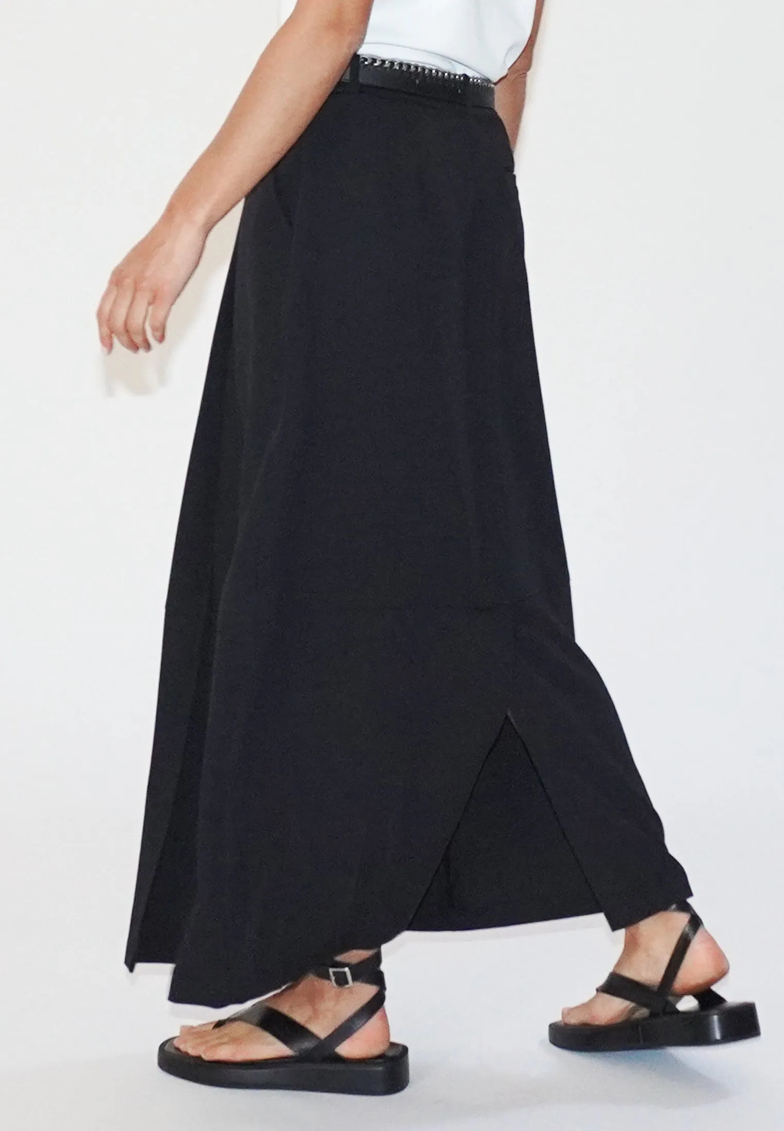 CORE SKIRT BLACK