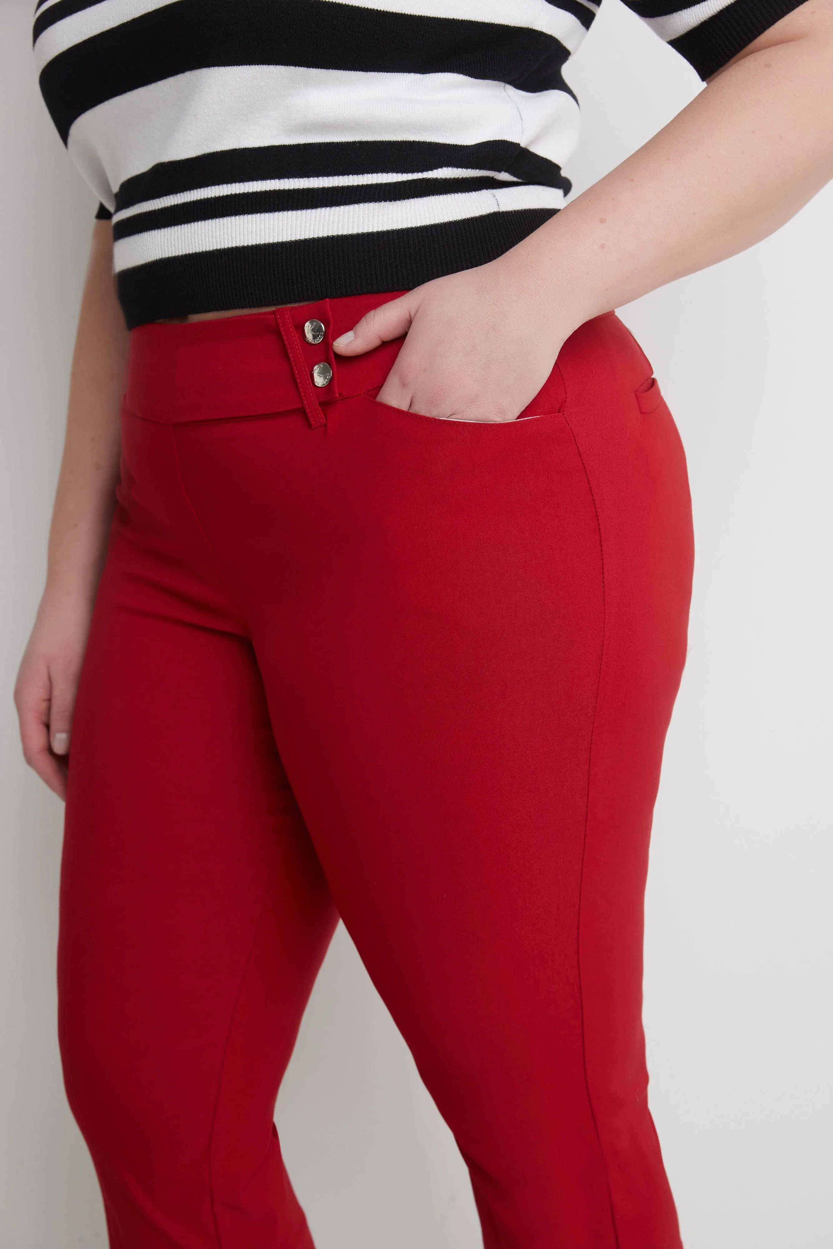 Curvy Chic Capris with Zipper Detail at the Hem