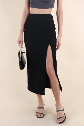 EVERDEEN SLIT SKIRT IN BLACK