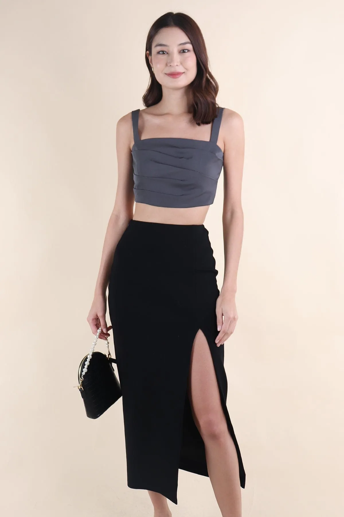 EVERDEEN SLIT SKIRT IN BLACK