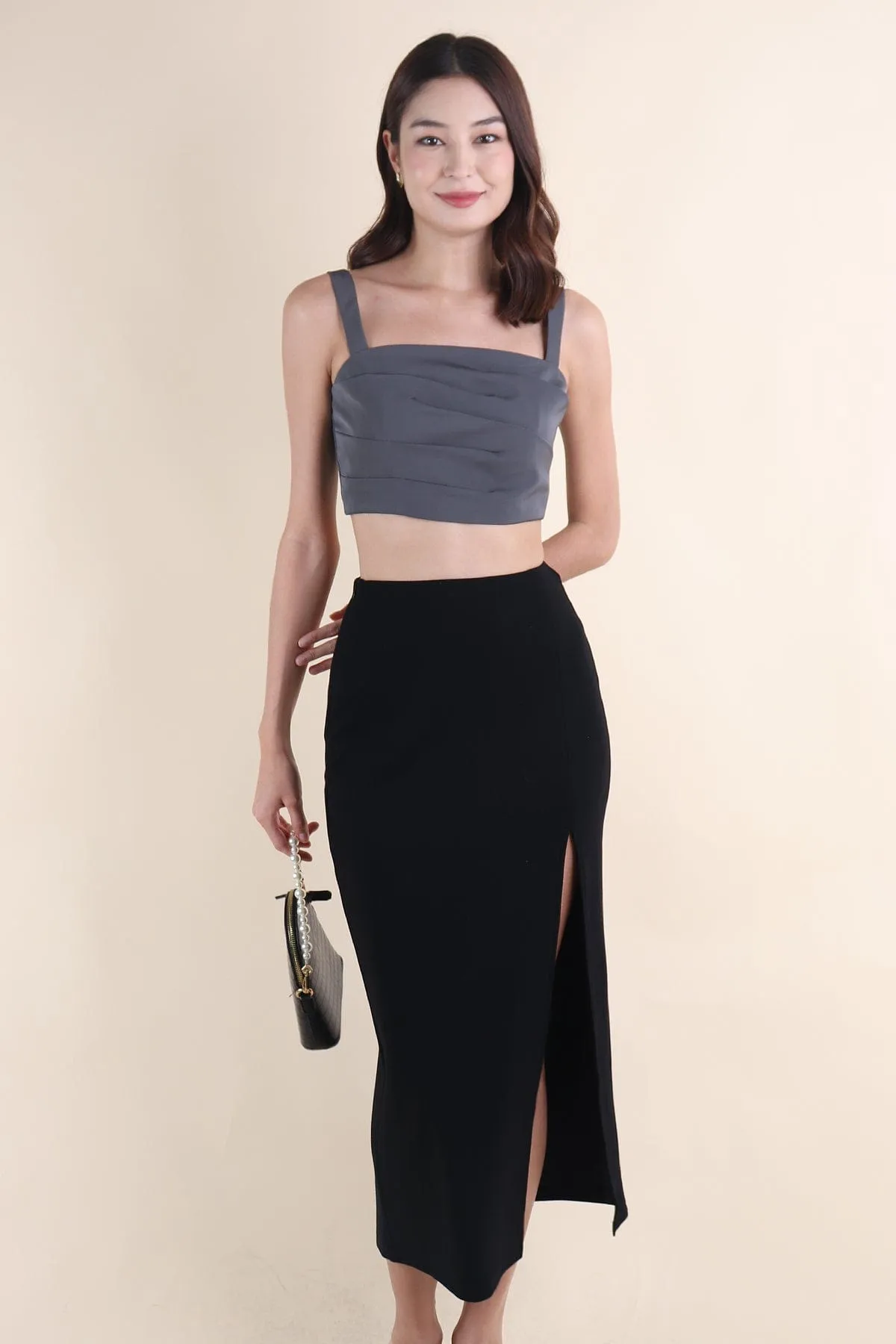 EVERDEEN SLIT SKIRT IN BLACK