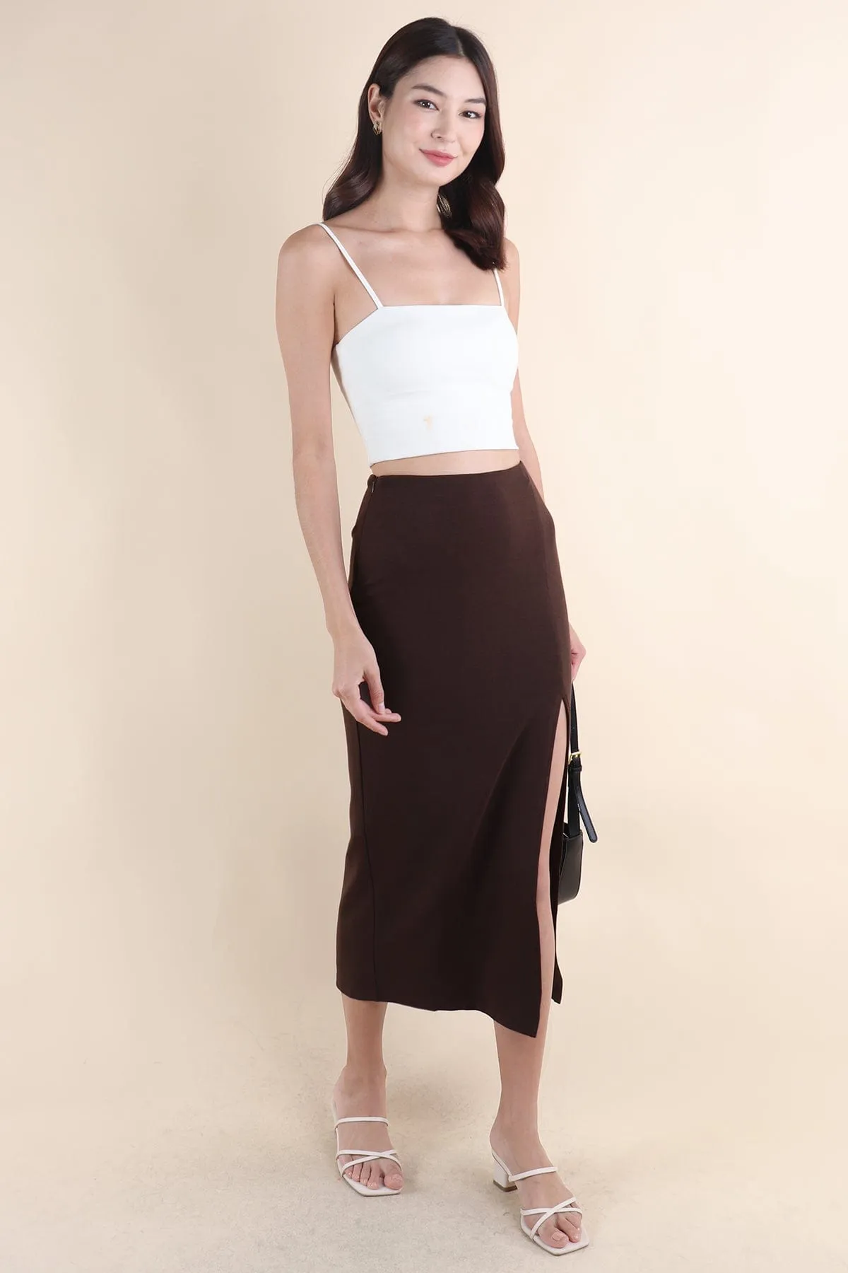 EVERDEEN SLIT SKIRT IN COFFEE