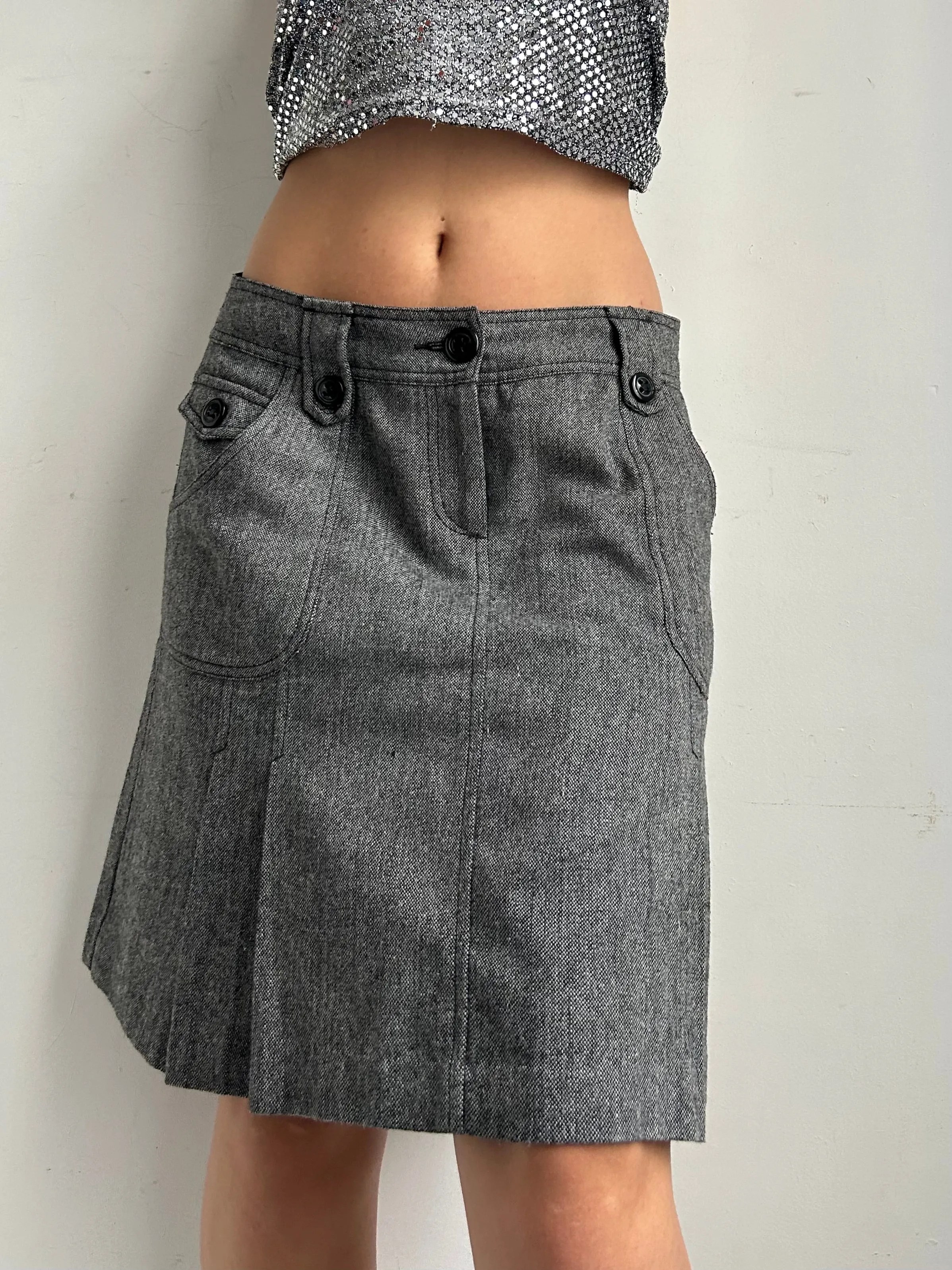 Grey pleated low rise y2k 90s vintage mini skirt (M)